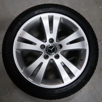 Mercedes C klasse W204 17 inch originele velgen A2044010402 | Zomerbanden