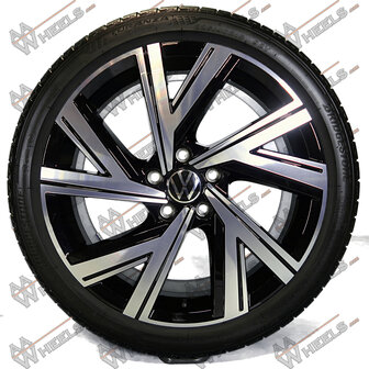 Volkswagen Golf 8 Bergamo 18 inch originele velgen 5H0601025AB | zomerbanden